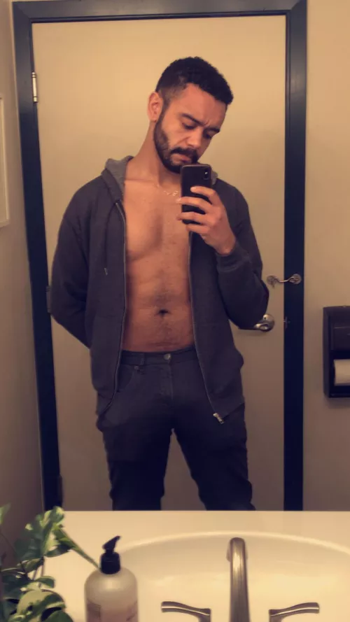 The outfit’s not safe for work but I’m clocking in anyways 🤷🏽‍♂️