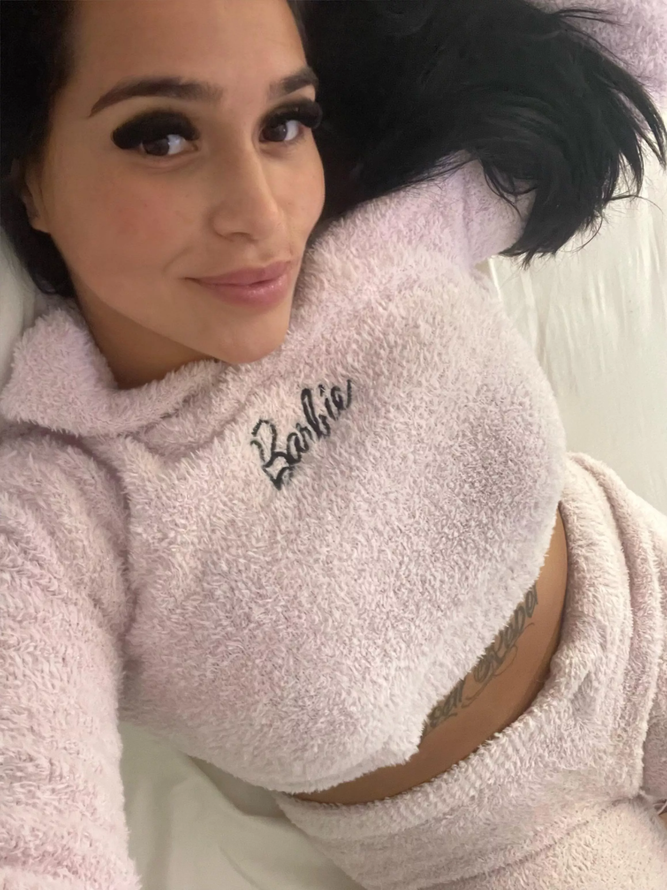 What a cute pink crop top 😍