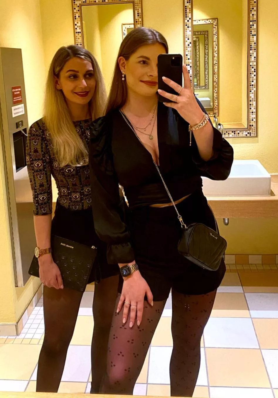 [2] Girls on a party