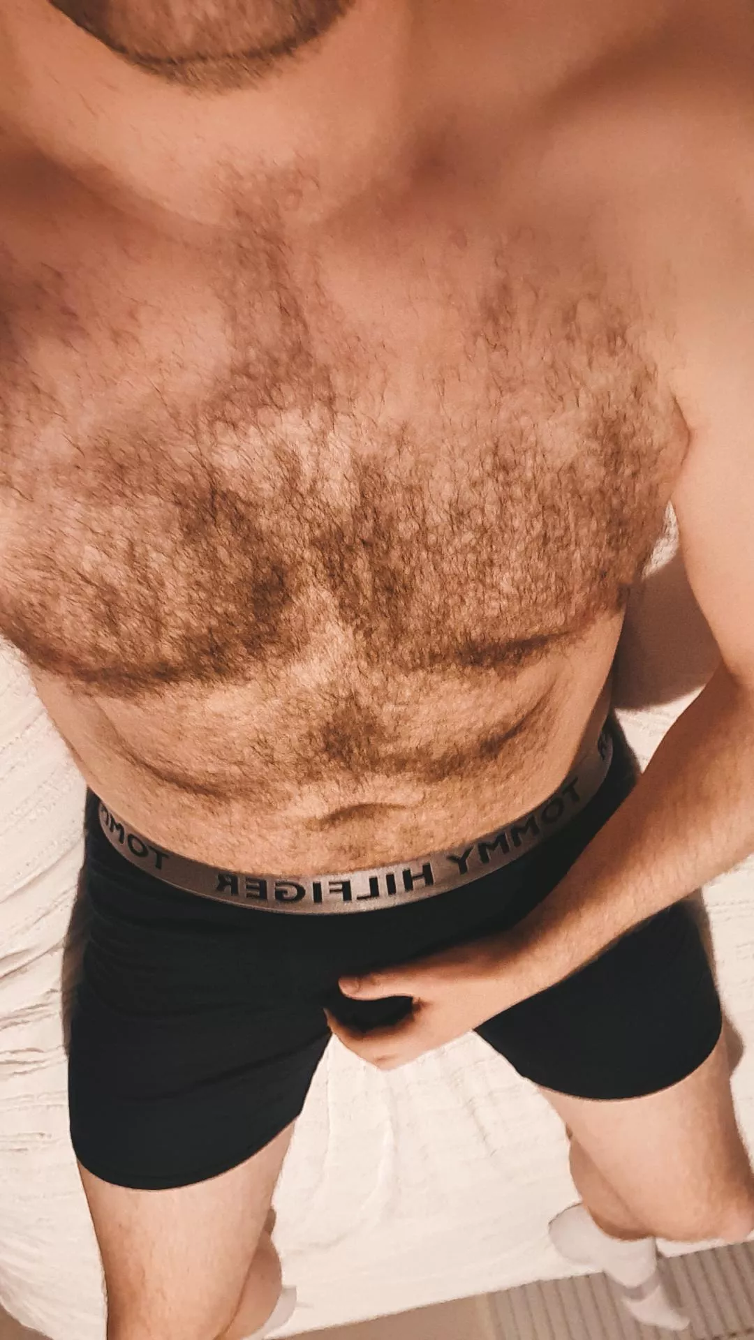 31. Irish. Hot guys 18-35 hmu. Into underwear and socks. Must show face. Irishboi_1992