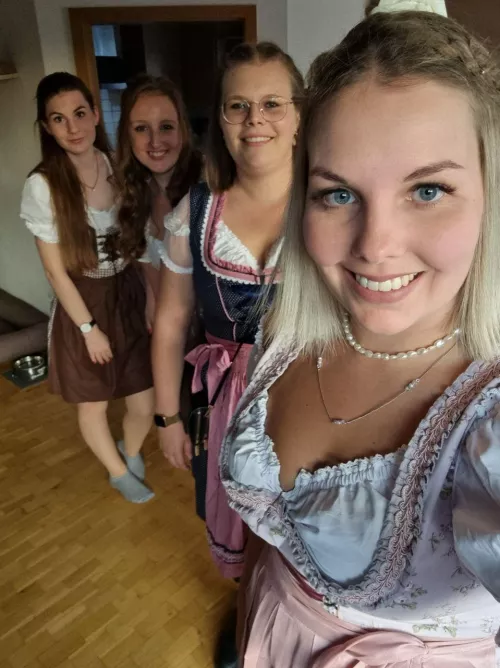 [4] in Dirndl