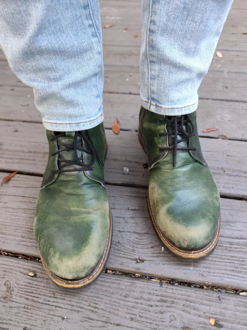 Any suggestions for polish for green boots?
