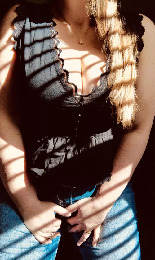 Black lace trim and no bra is the best accent on cleavage!