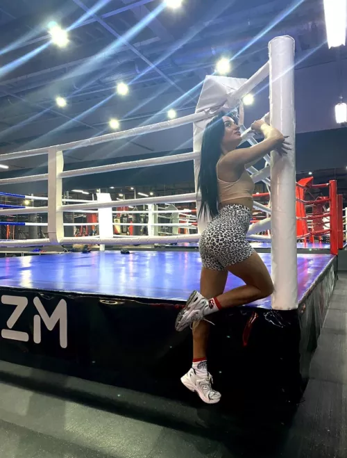 Boxing or wrestling sparring?