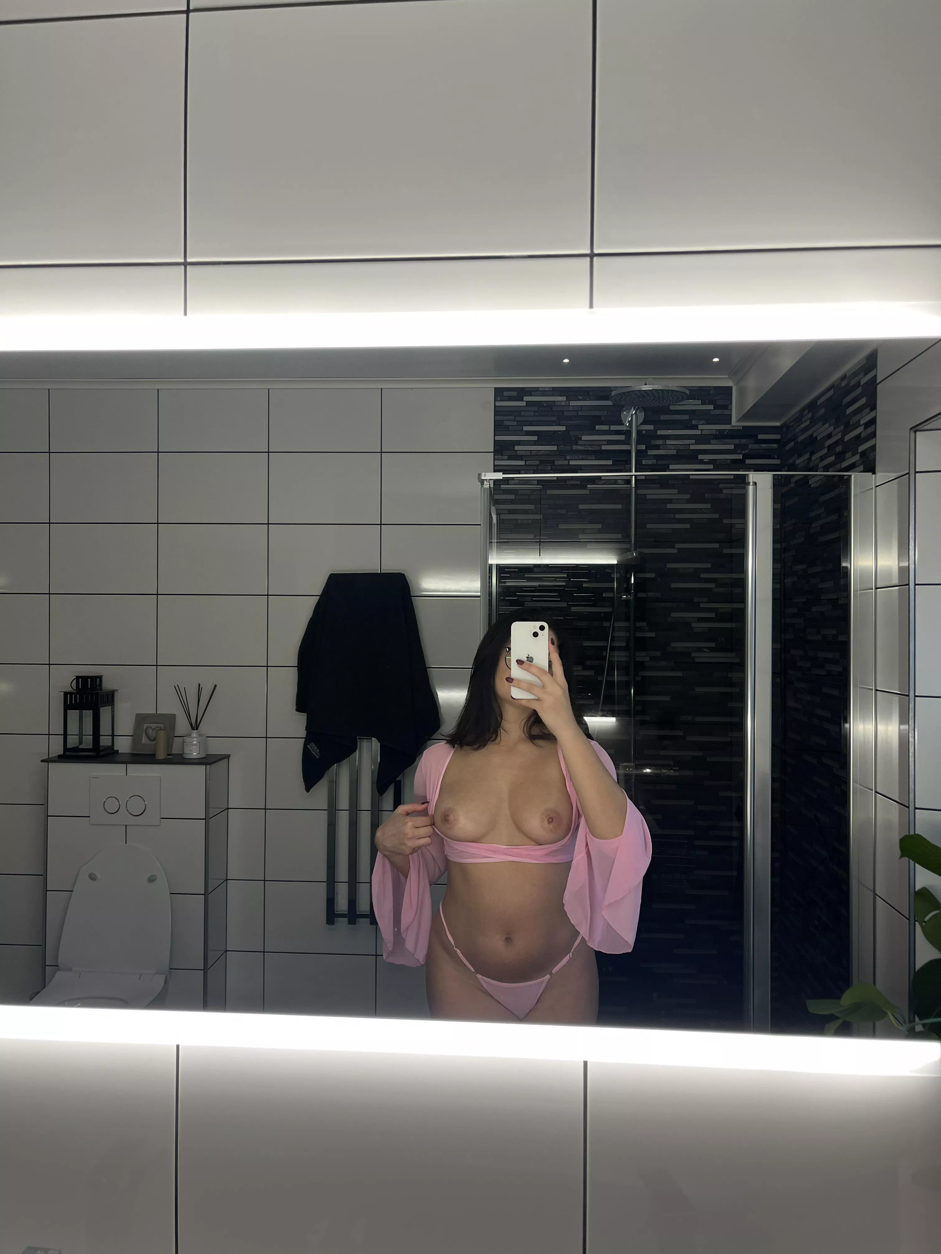 Do you like the way my body is reflected in the mirror