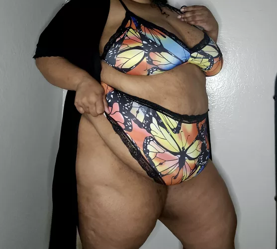 Finally built up the courage to post a full body picture 🥹🦋