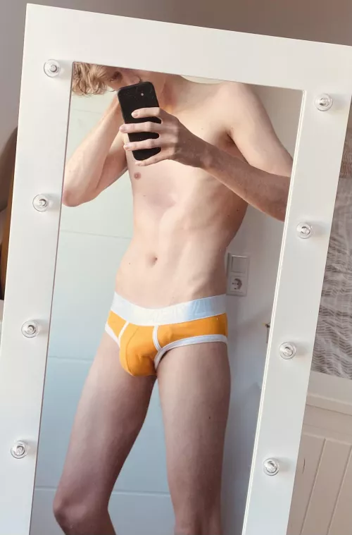 Have a good weekend ☀️ a little bulge for you 😊