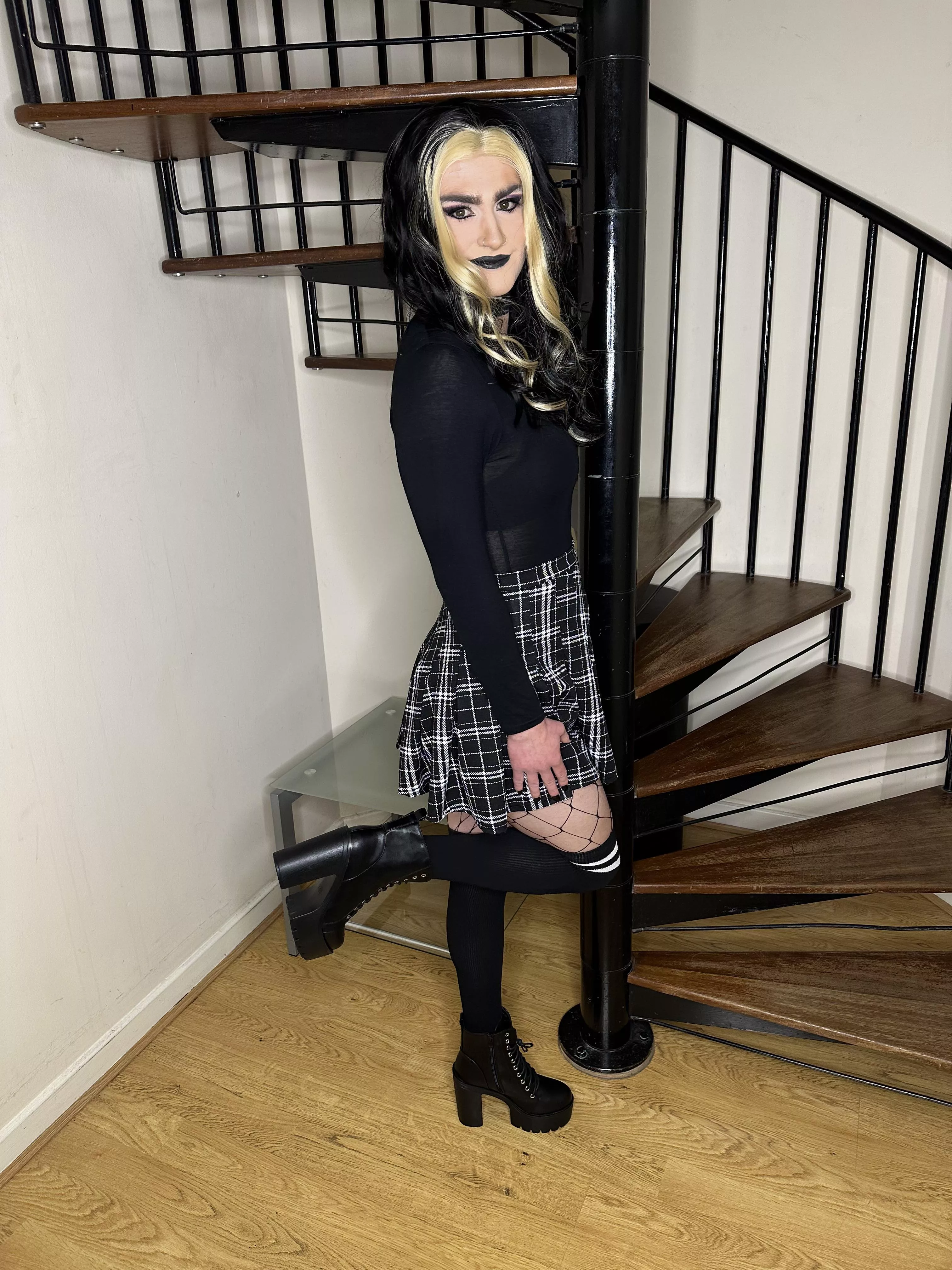 Have a good weekend everyone! 🖤