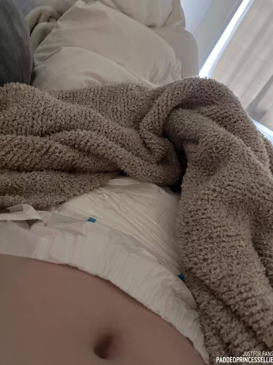 hiding my very full diaper under the blankets 🙈 hiding my very full diaper under the blankets 🙈