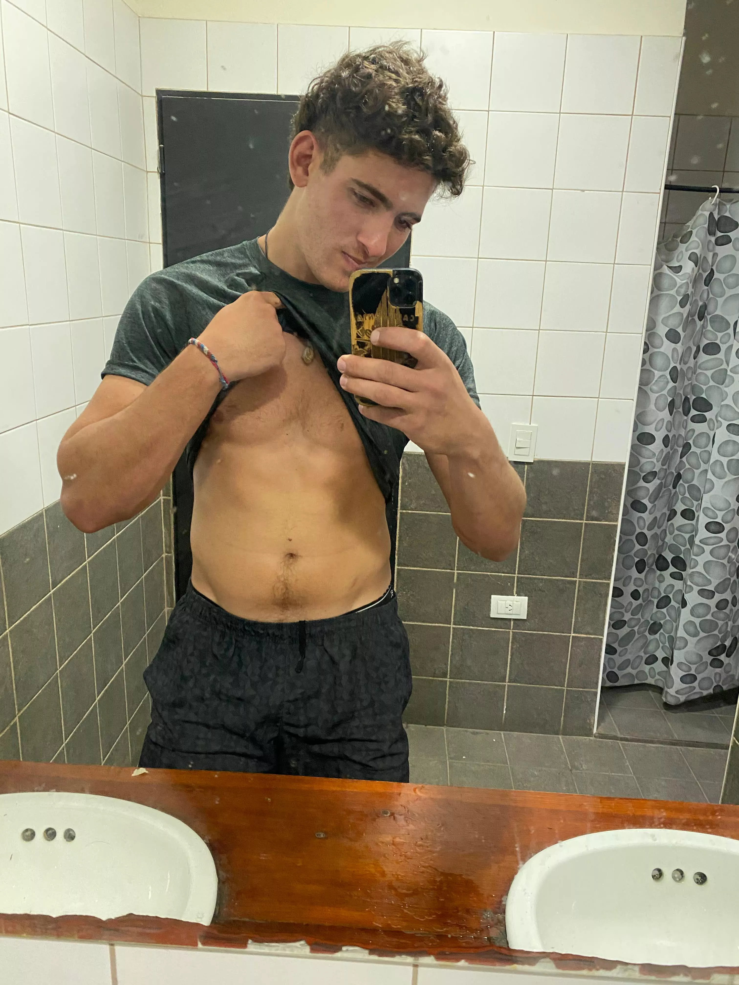 How do you say, I have abs or I haven't?