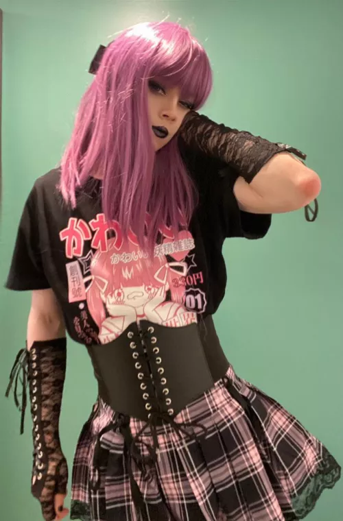 I think the black and pink combo is growing on me🖤💕🖤