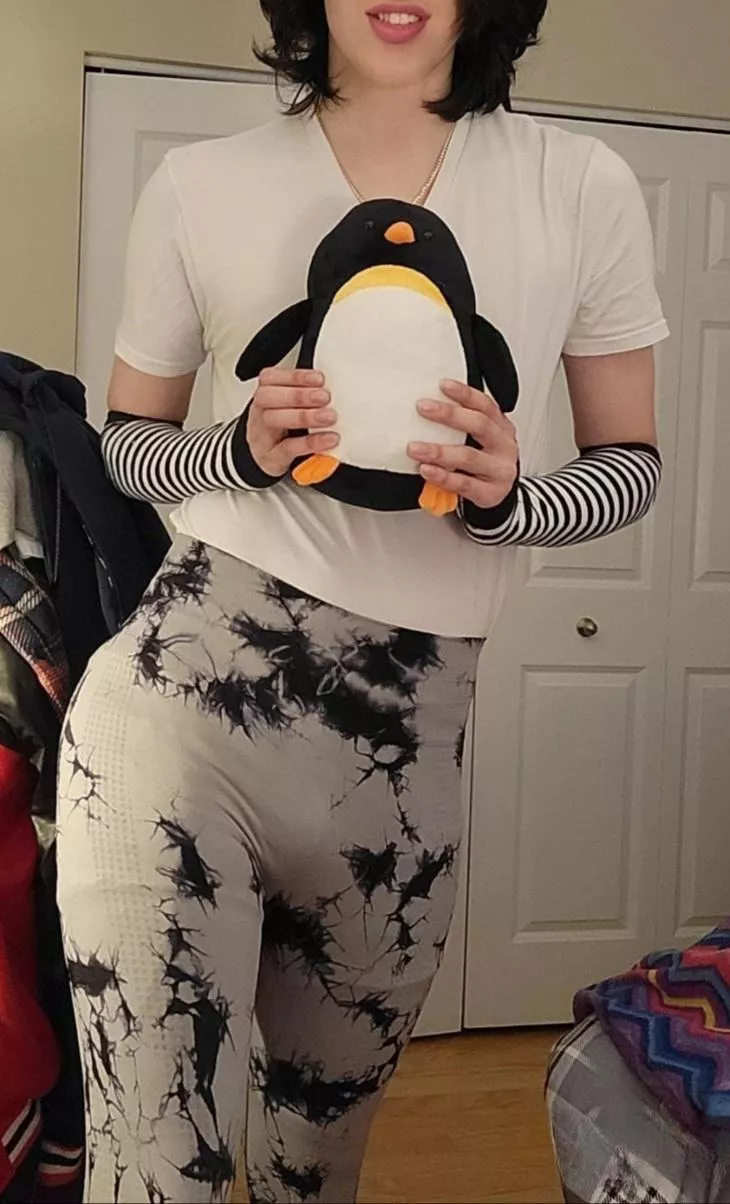 I'm really struggling finding a name for myself. Could anyone help me? (Here's my penguin as a show of good will)
