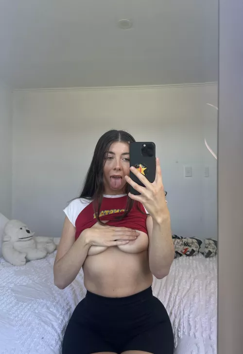 Just a 18yo showing off her tits
