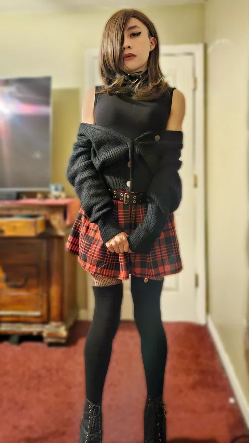 Just a shy pose 🖤