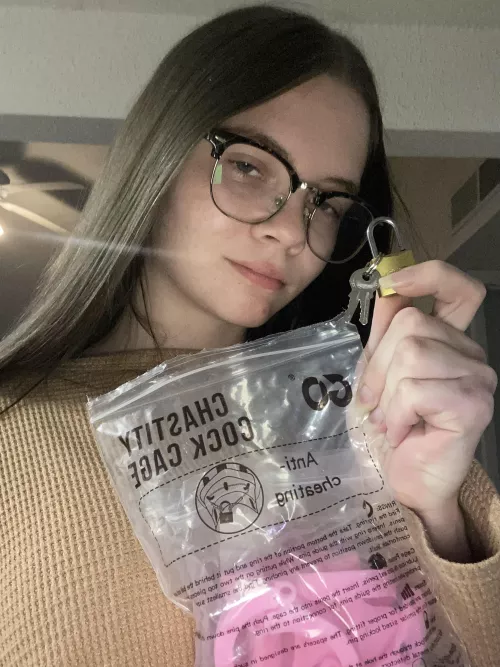 Let’s get that tiny cock locked up where it belongs🔐