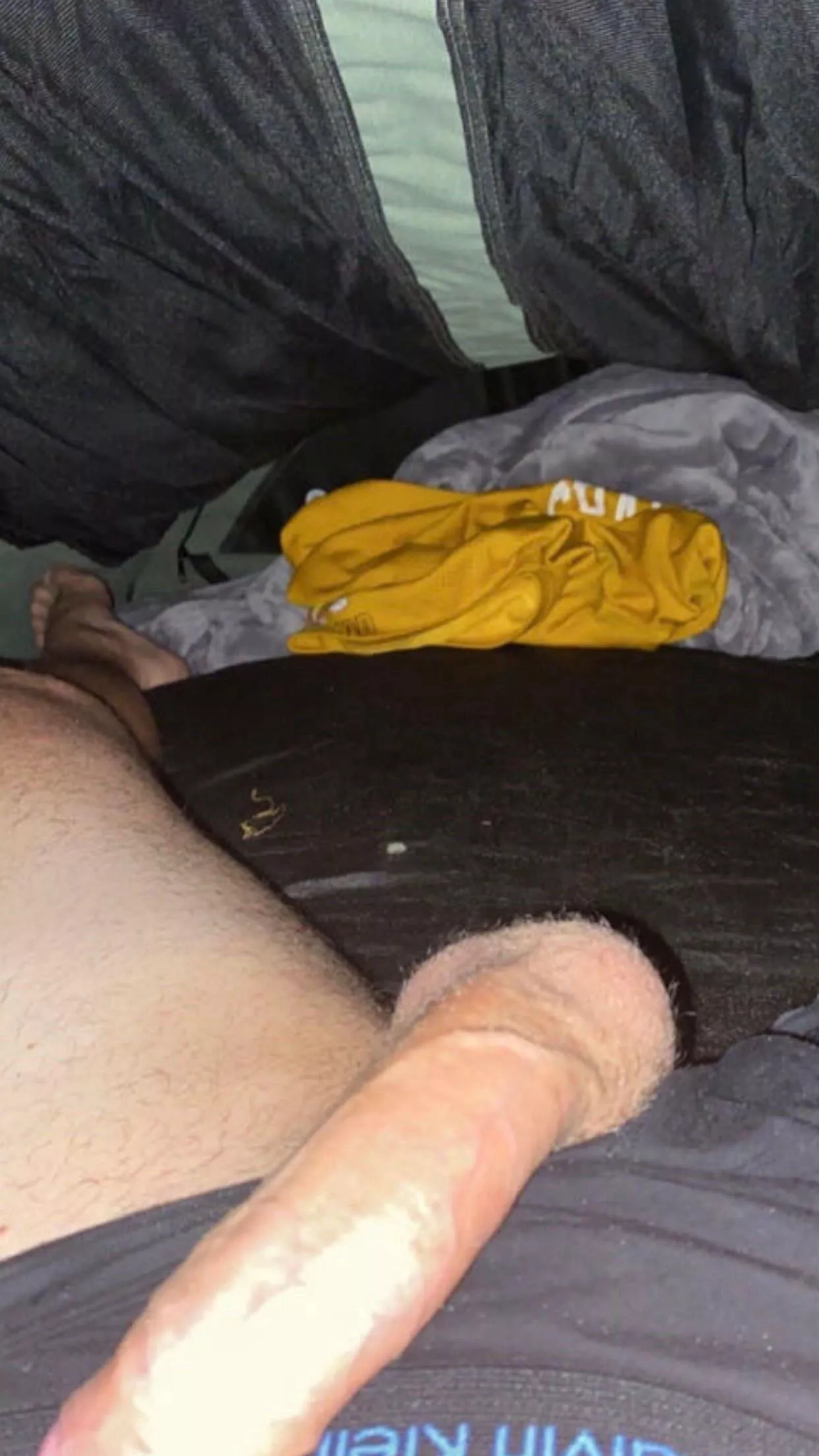 M19 aus entertain me while I’m at work. Only respond to 🔴 and 🟣 snaps 👻bennyhends