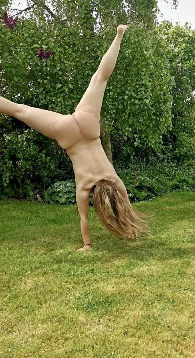 Morning exercises are better naked