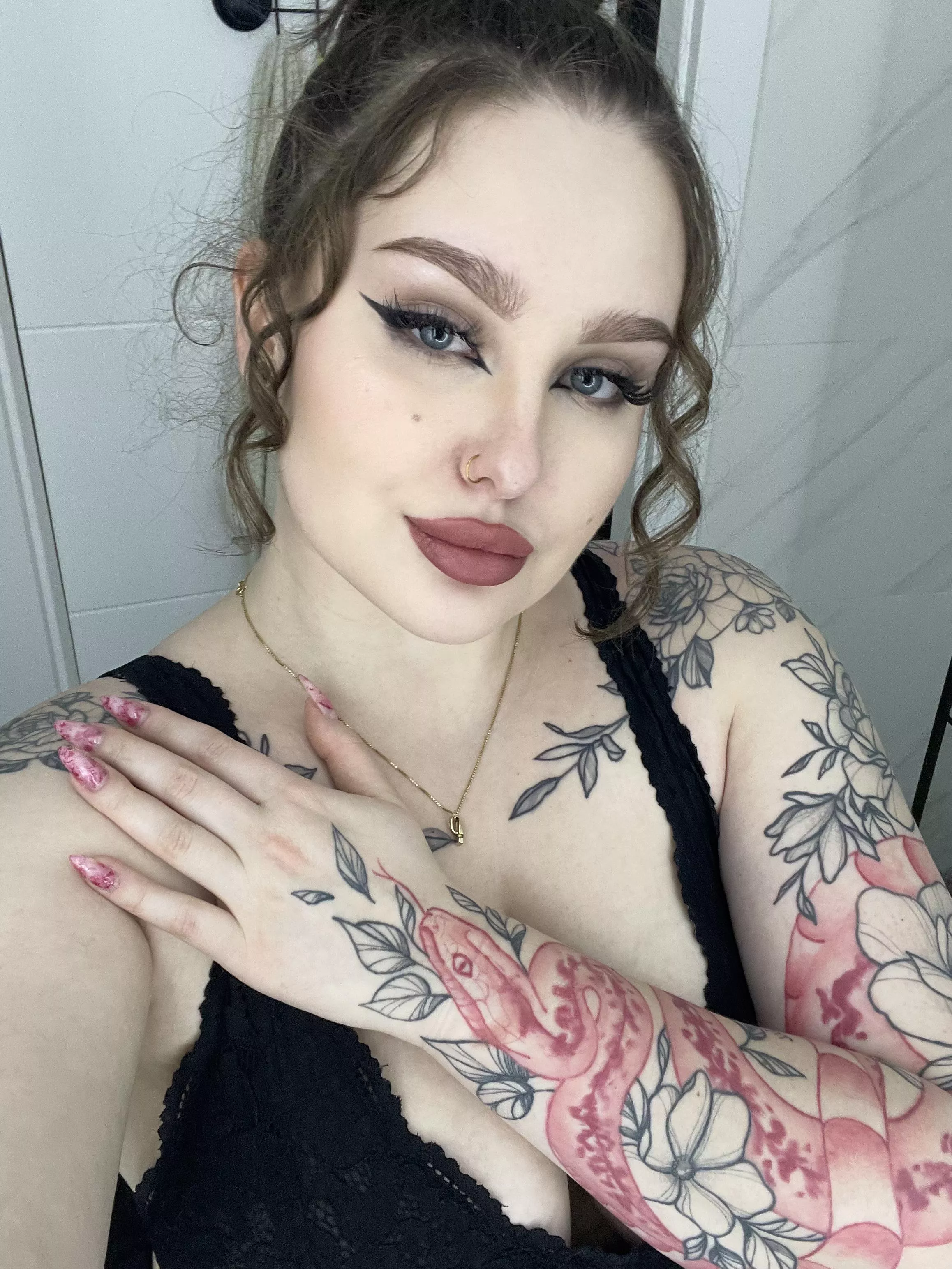 Nails matching tattoo 🫢