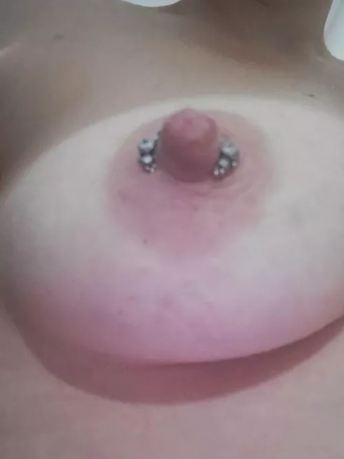 Saturday night nipple 😘