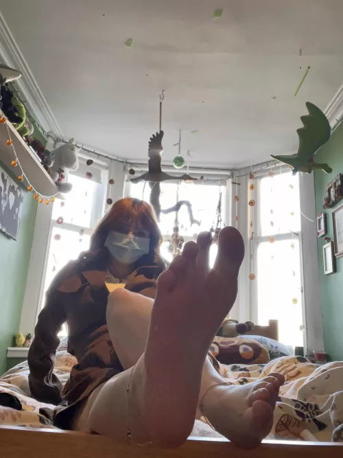 Soft soles and fresh unpainted toes~