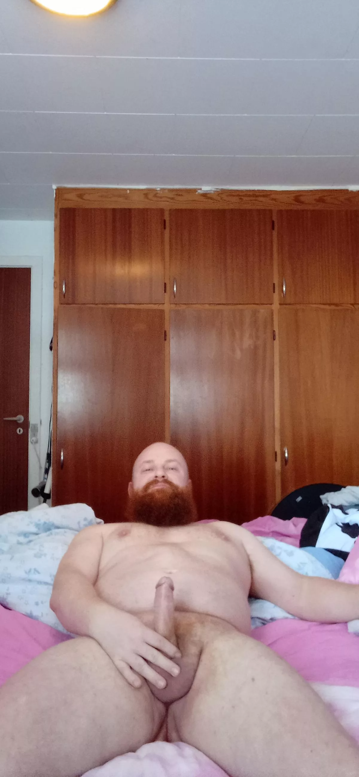 Wanna join me in bed 🤗😘