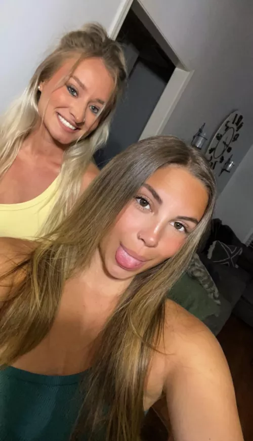 We’re gonna take a shower together and finger eachothers 🍑