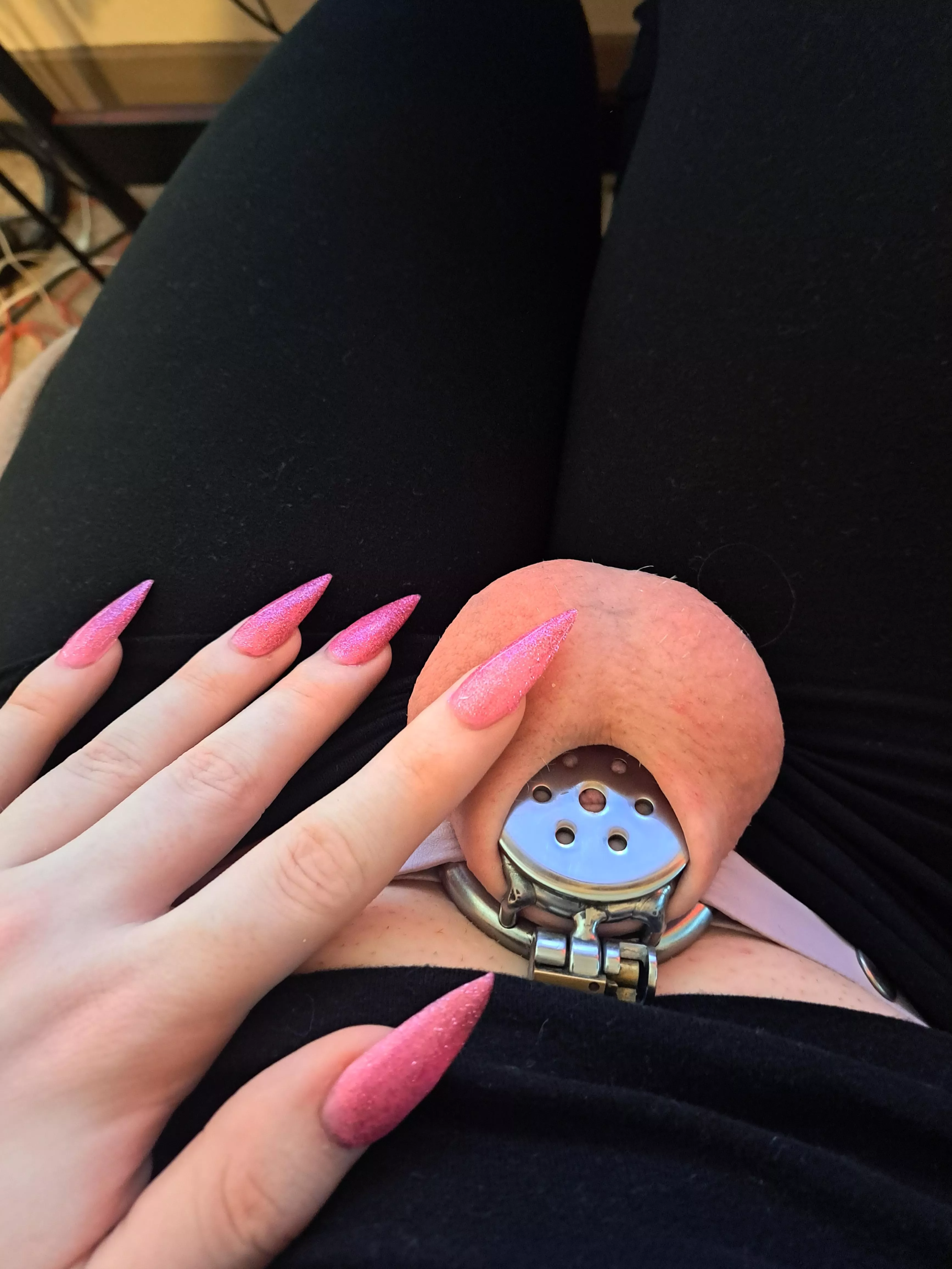 You all really seem to like my nails... so here's another close up comparison 🥰