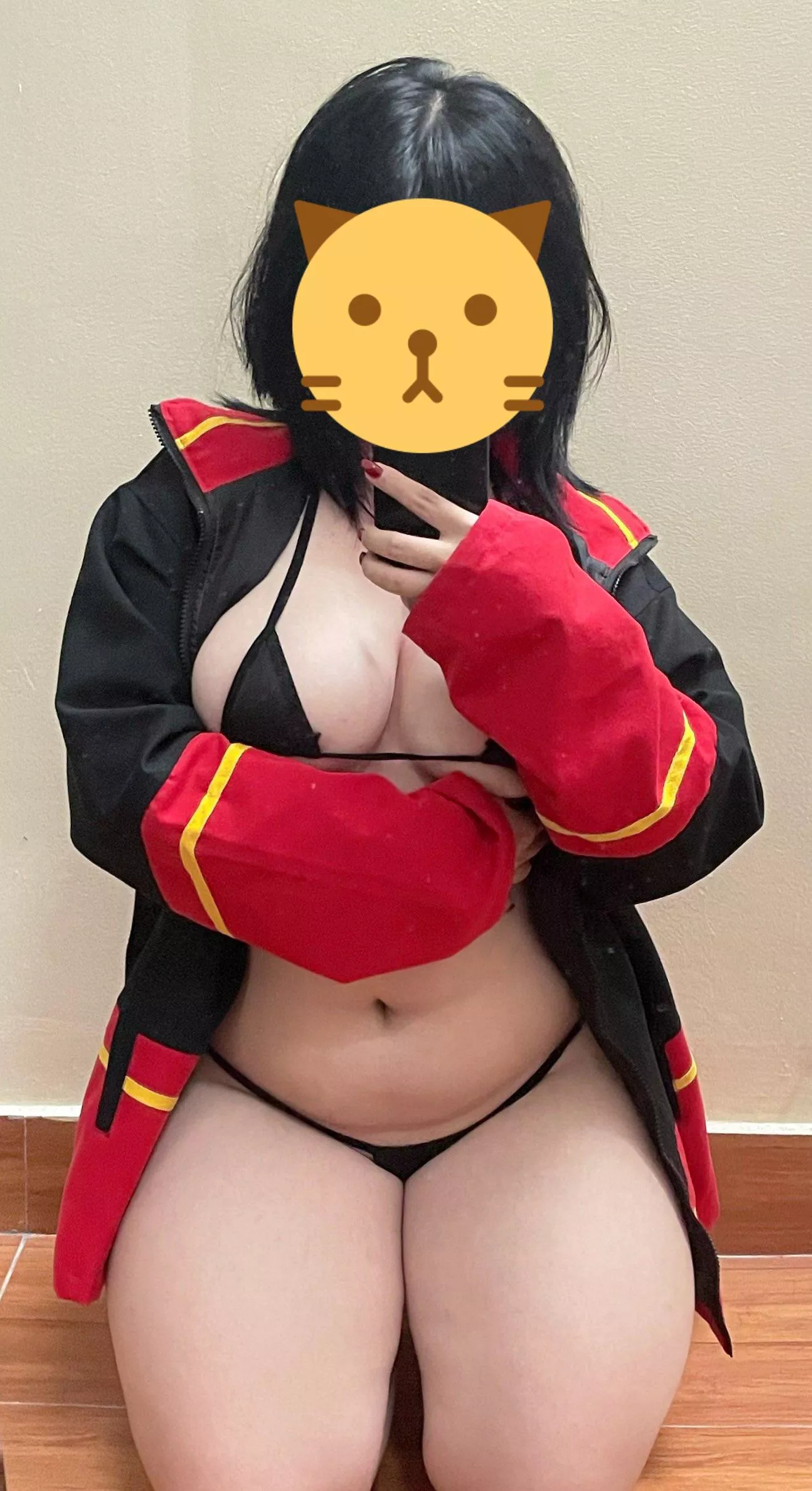 Your goth slut ready to be your goth gf 🖤