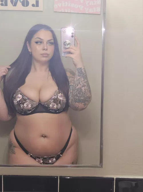 Your thick big tiddy gf