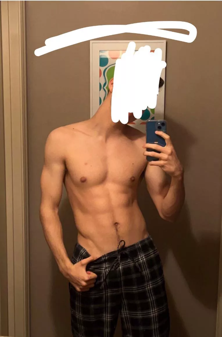 19 m jock with a bubble butt. Home alone. Any doms wanna use and degrade me? Role play? Snap: anonjock8