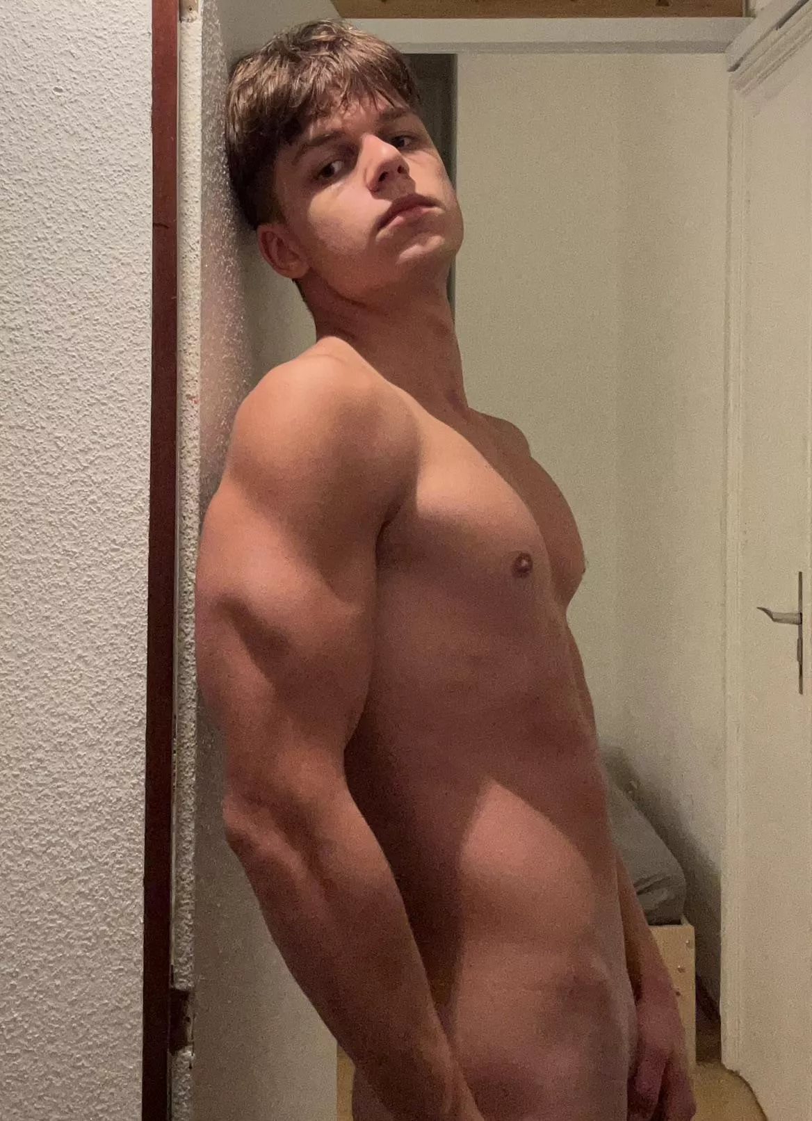 19m,do you like muscular guys?
