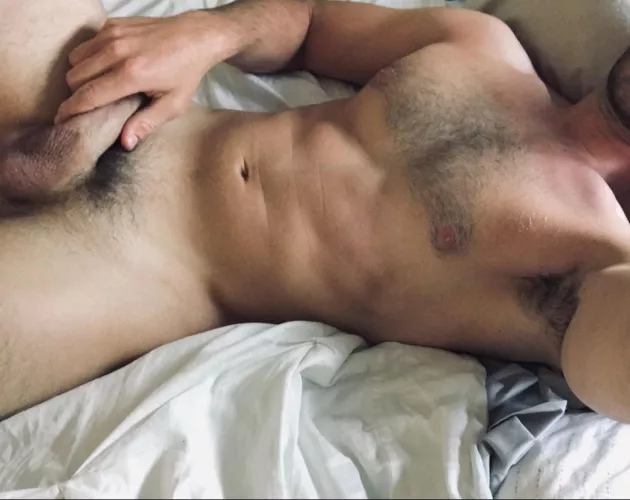 32 Bicurious and wanting some masculine energy this morning. Athletic builds. SC: canadianracer