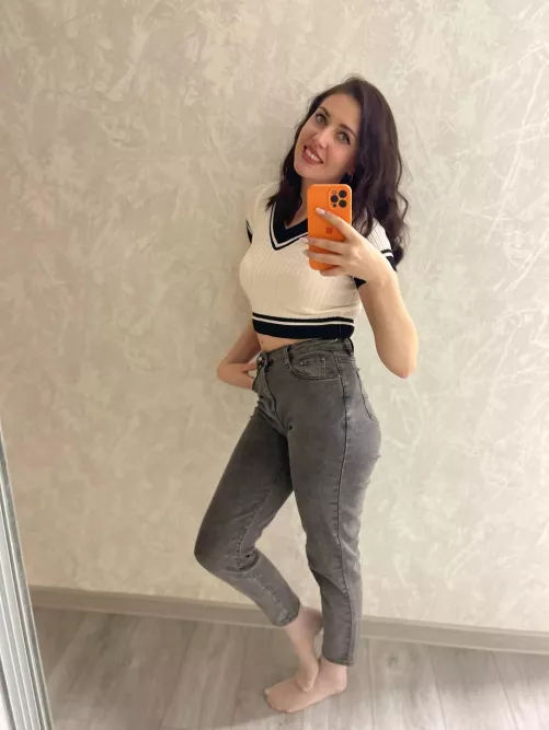 A happy girl looks exactly like this in the mirror...😅