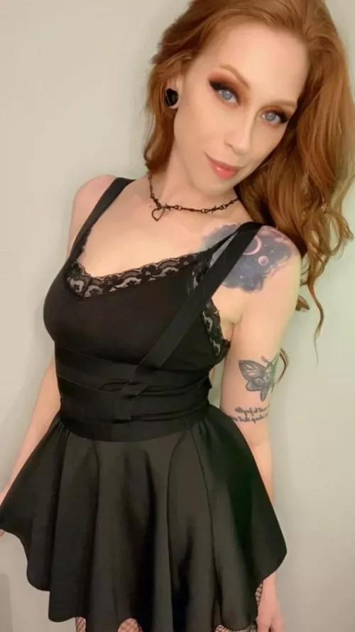 A tattooed redhead a day keeps… life interesting 😜