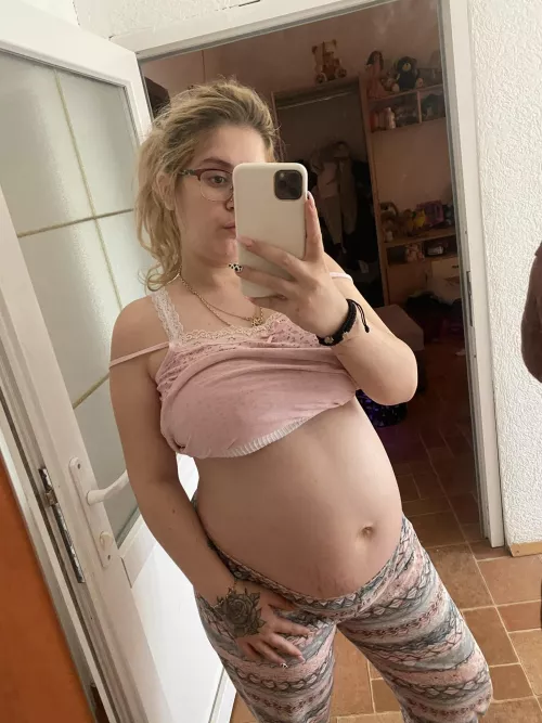 Am I attractive despite being pregnant?