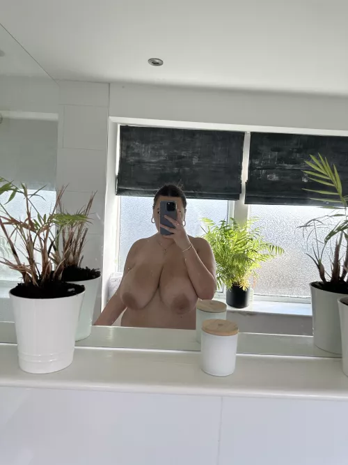 Big, curvy and natural. What more could you desire?!