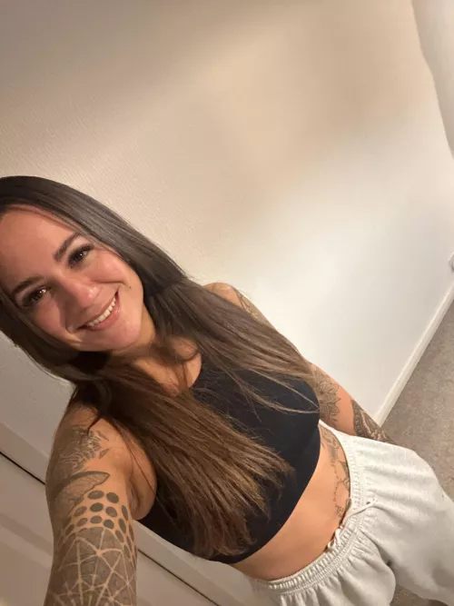 Can’t beat the crop top/jogger combo 😍