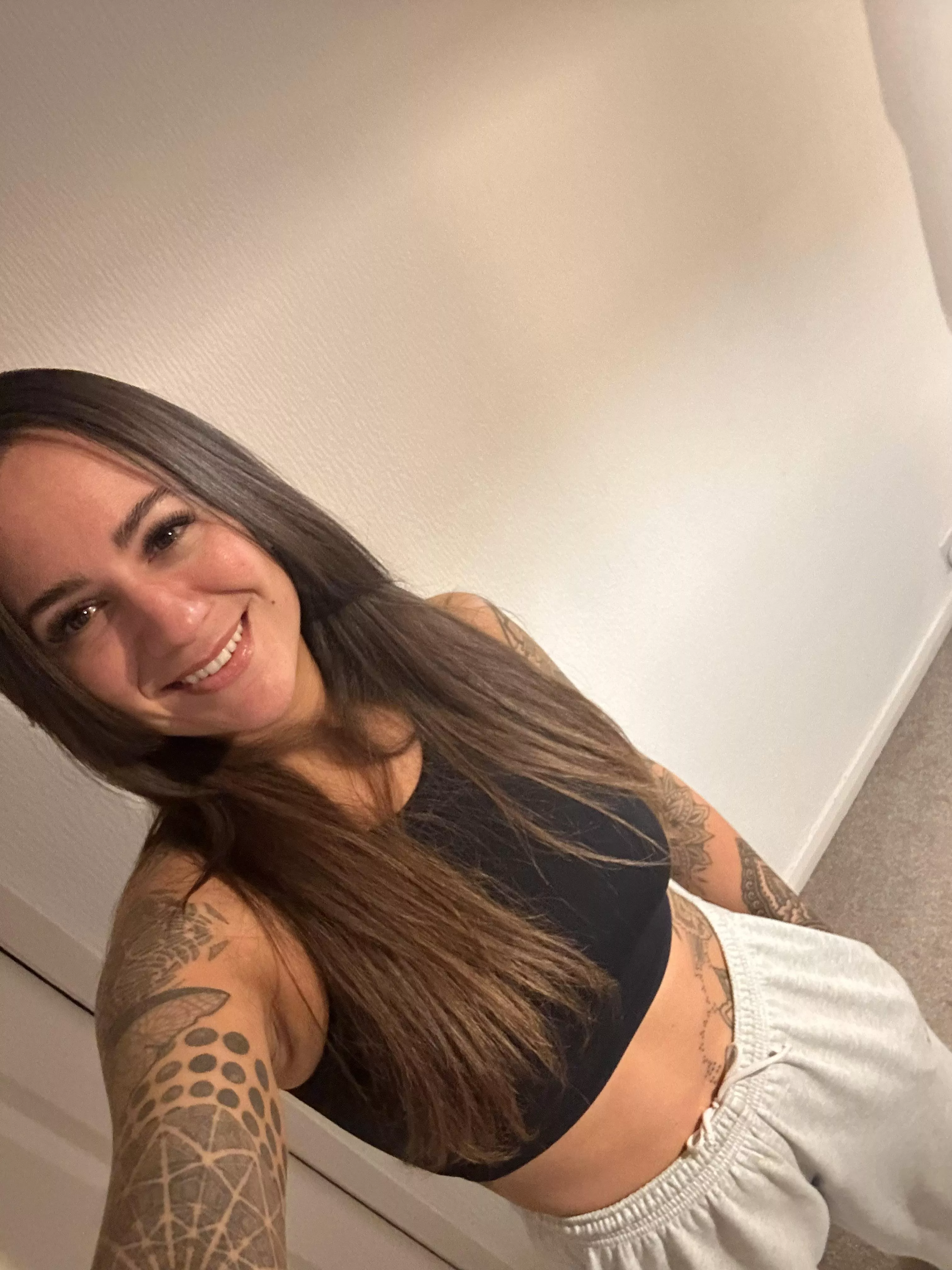 Can’t beat the crop top/jogger combo 😍