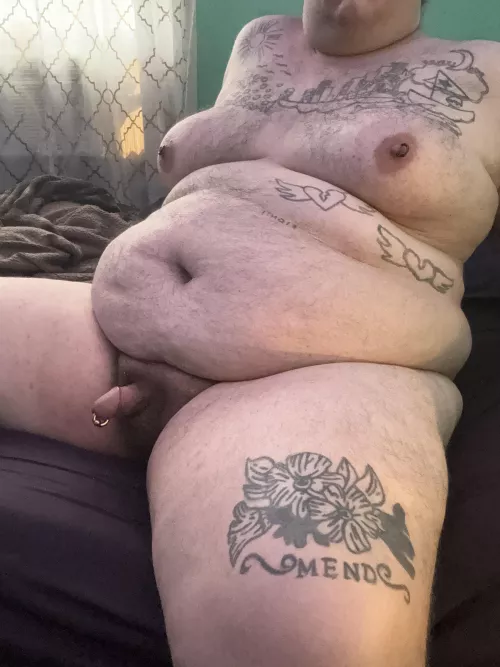 Chubby alternative bear showing off on Reddit for the first time