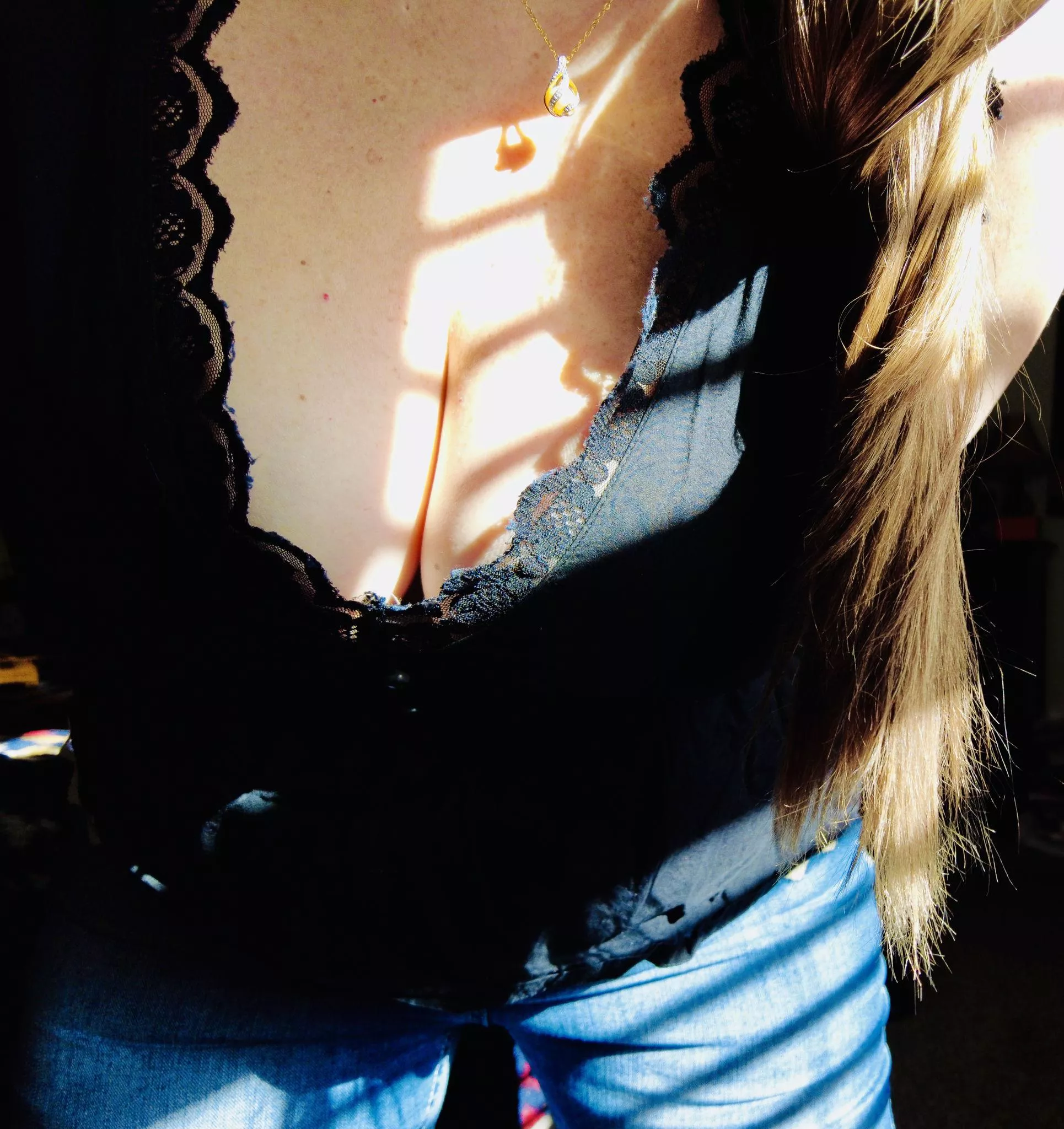 Cleavage and sunlight playing nicely together in my outfit today!