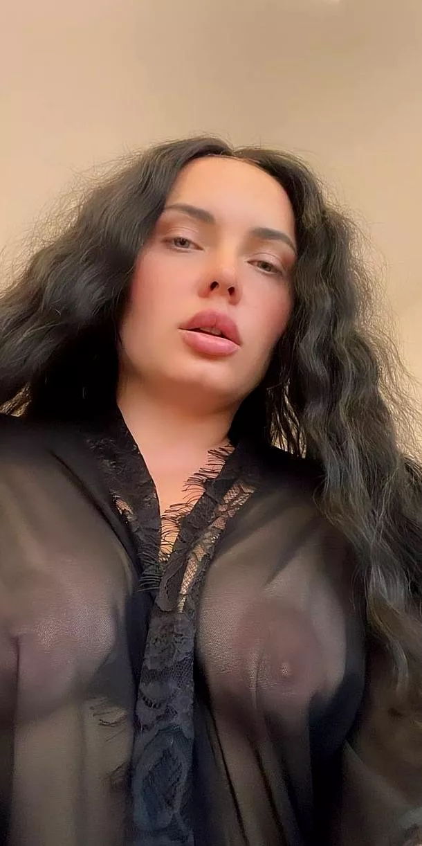 Come play with me? I am bored