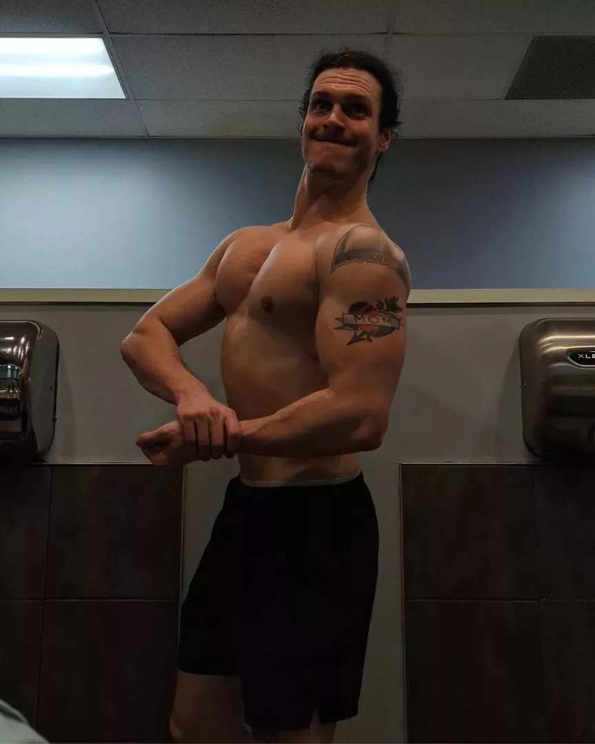 DM (m)e for more 😘