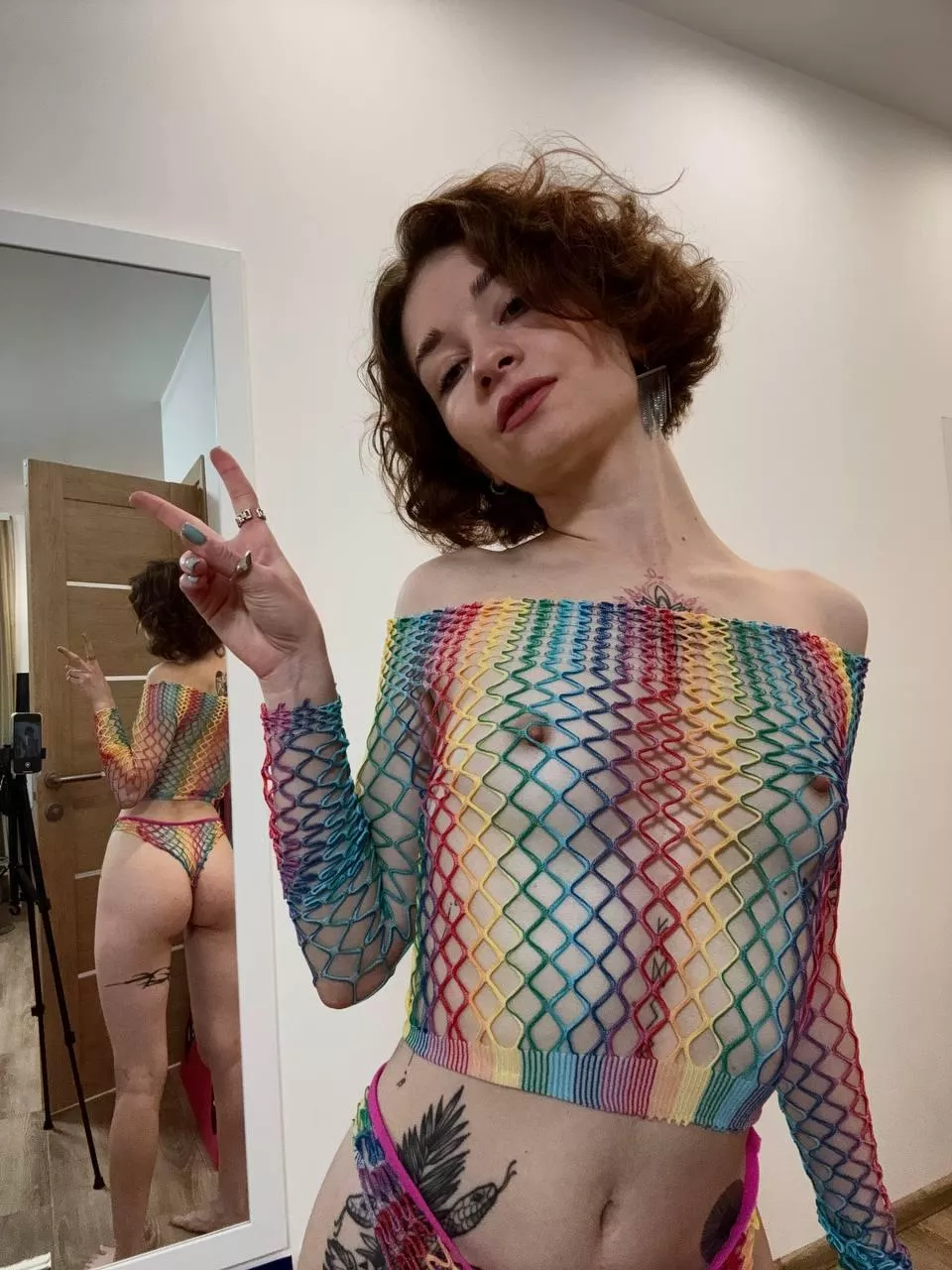 Do guys like girls with flat boobs and short hair?