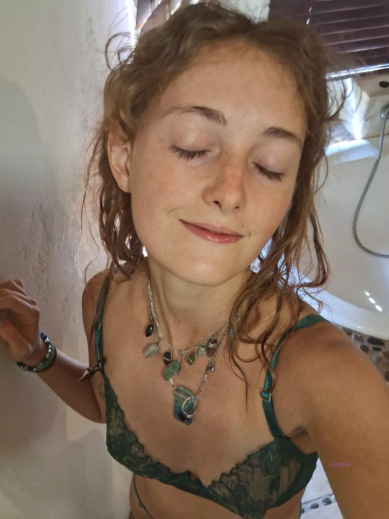 feelin so chill in my green lingerie for u