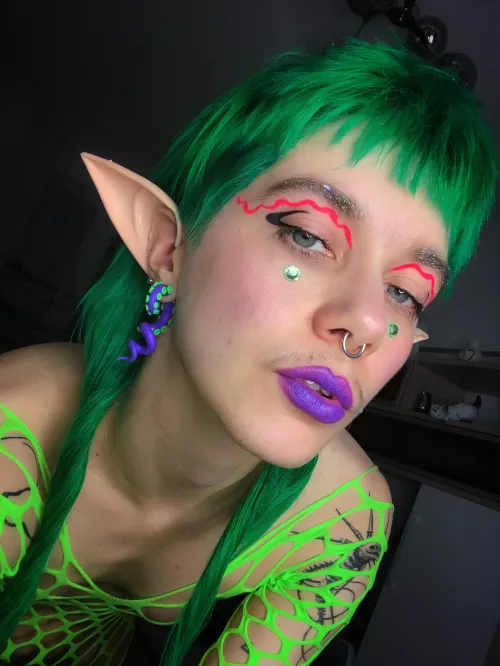 Heeey, I'm so elfy today