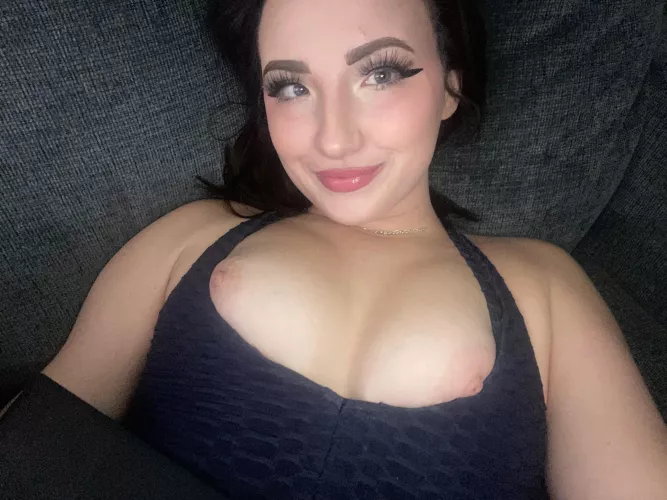 i had such flat boobs in high school, but now they are the perfect size in college