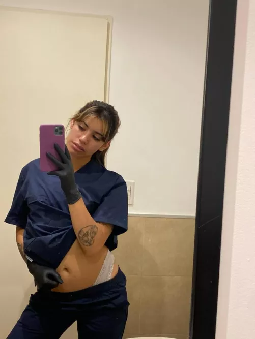 I need a man's opinion on whether or not I should jerk off with black gloves on🧤