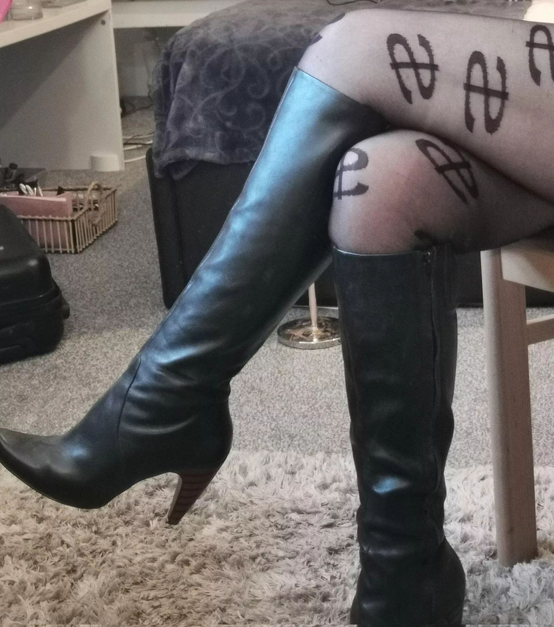 I should make You Shoot Your Pathetic Little Loser Load All over My Boots, Just so i can make you Lick it Up, while Your Licking My Boots Clean.