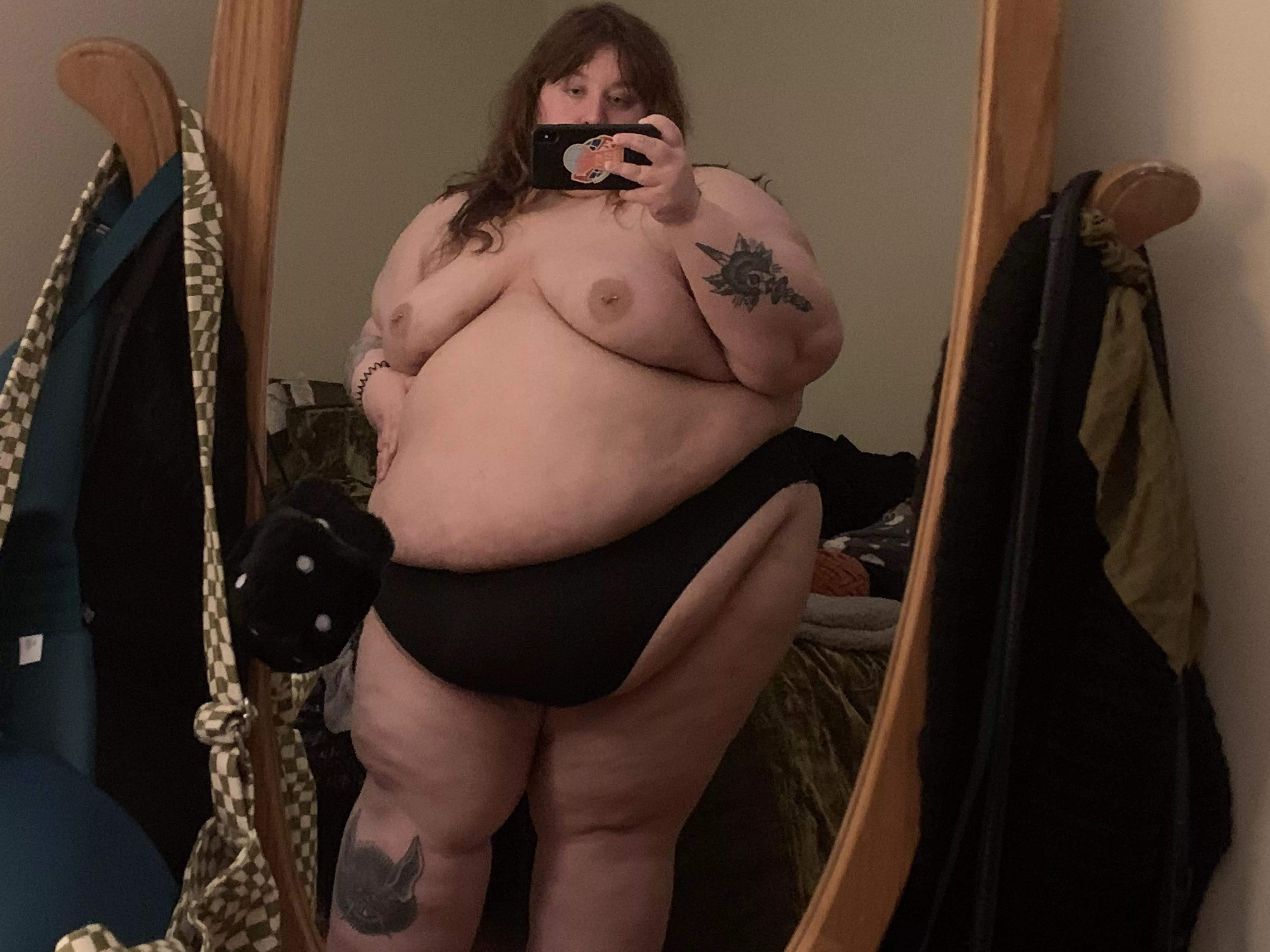 Is it too much to ask for a tall chef with tattoos and a mustache and good taste in art to sweep me off my feet?