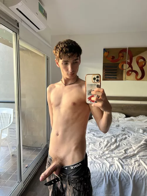 is there anyone like to smell dick too?